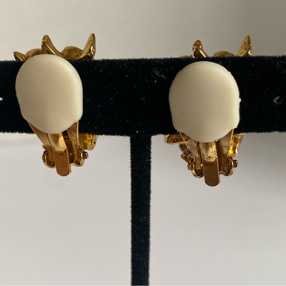 Vintage Cherub Clip on Earrings Gold Tone with Crystal - Picture 5 of 6